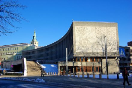 Y-Block featuring a Picasso and Nesjar concrete mural (via Wikimedia Commons)