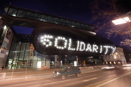 Kunsthaus Graz (P. Cook + C. Fournier, 2003), Austria, participating in the global Museum Solidarity Day organized by Aksamija, March 2013. Photo: J.J. Kucek / Kunsthaus Graz, UMJ