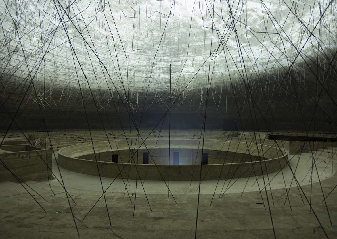 Zad Moultaka, Don’t fall / Because who ever fell will fall for good, 2018, multi-channel sound installation, ropes, light,  Niemeyer Dome, Tripoli Lebanon I Walid Rashid (c)