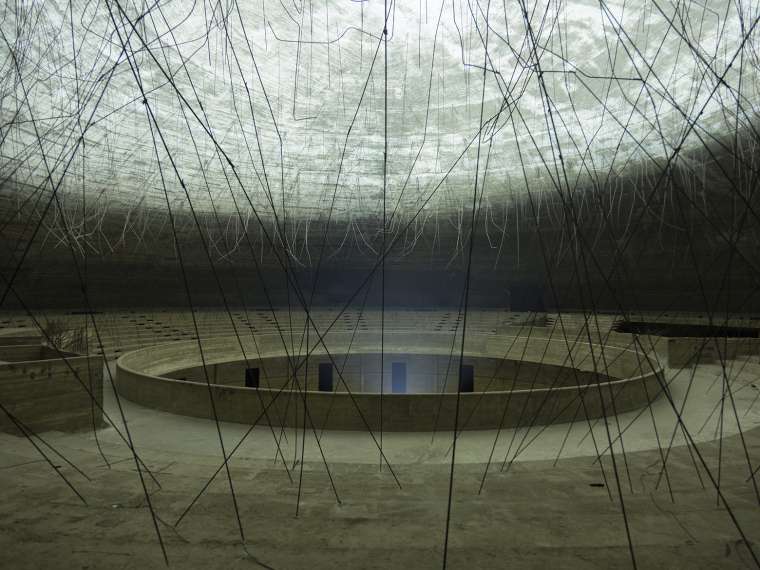 Zad Moultaka, Don’t fall / Because who ever fell will fall for good, 2018, multi-channel sound installation, ropes, light,  Niemeyer Dome, Tripoli Lebanon I Walid Rashid (c)